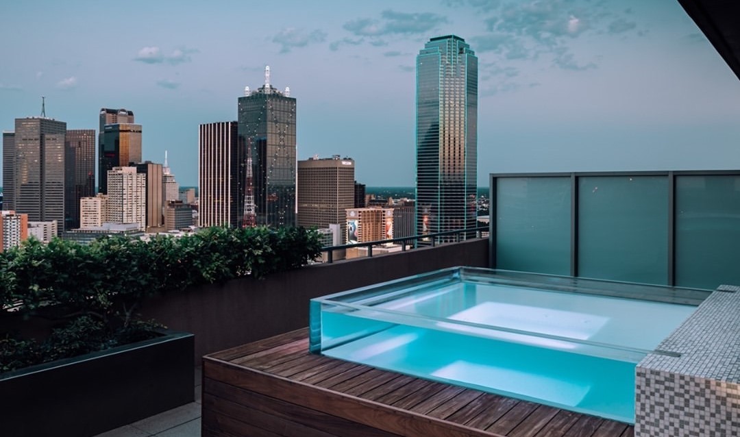 Methods for Disinfecting Acrylic Swimming Pools